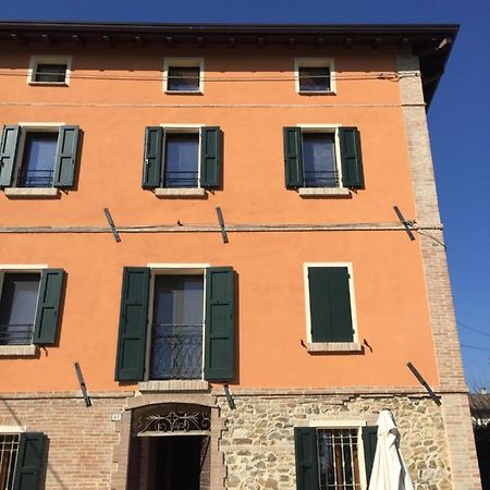 Ababo Affittacamere Quattro Castella Bagian luar foto