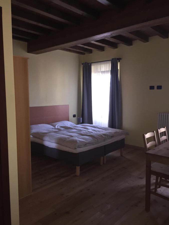Ababo Affittacamere Quattro Castella Bagian luar foto