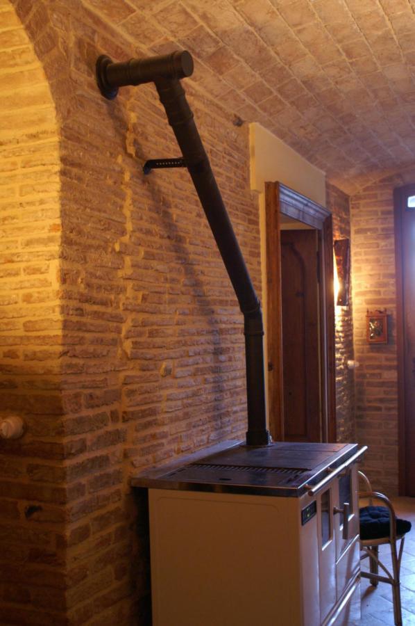 Ababo Affittacamere Quattro Castella Bagian luar foto