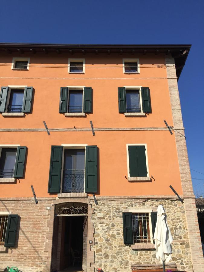 Ababo Affittacamere Quattro Castella Bagian luar foto